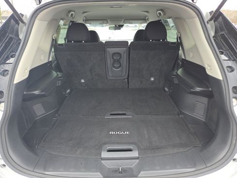 Used 2019 Nissan Rogue S image 18