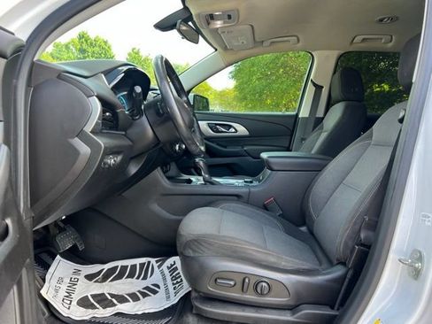 Used 2018 Chevrolet Traverse LT FWD image 11