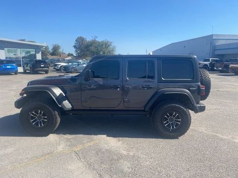 Used 2024 Jeep Wrangler Unlimited Rubicon w/ XTREMEE 35" Tire Package AWD/4WD image 3