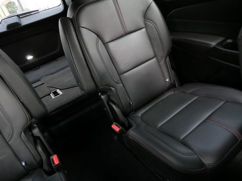 Used 2023 Chevrolet Traverse RS AWD/4WD image 14