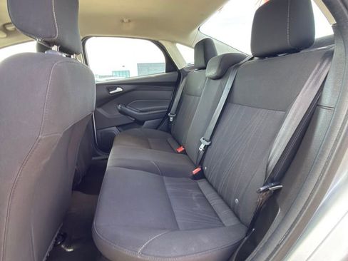 Used 2018 Ford Focus SE FWD image 25