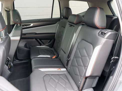 Certified 2026 Volkswagen Atlas Peak Edition AWD/4WD image 17