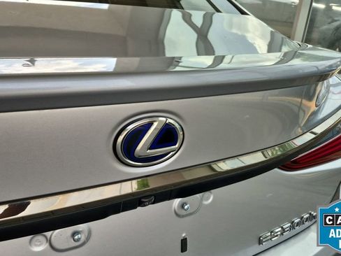 Used 2022 Lexus ES 300h F Sport image 33