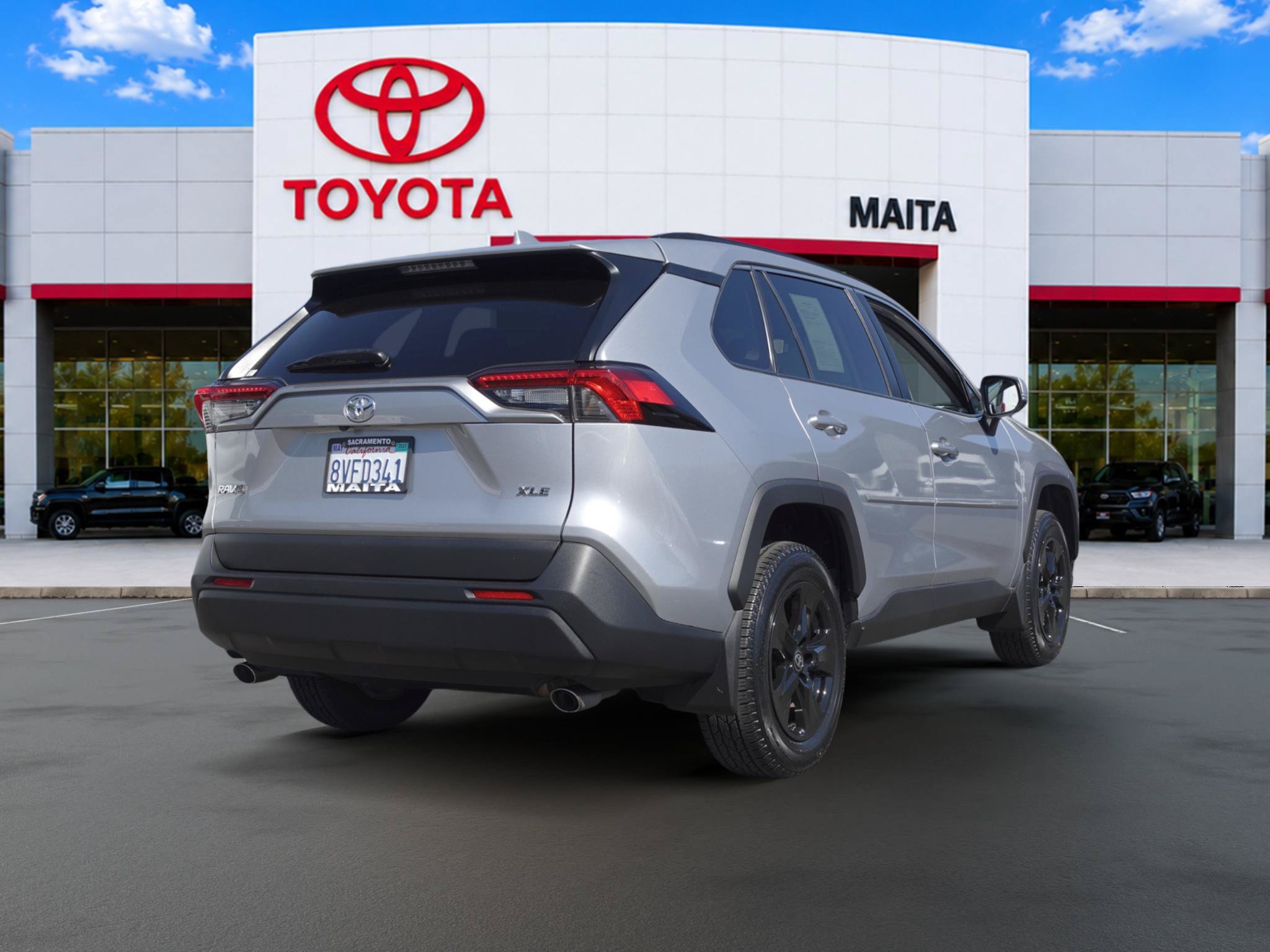 Used 2021 Toyota RAV4 XLE w/ XLE Grade Weather Package FWD image 3