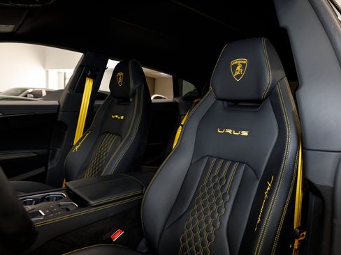 Used 2024 Lamborghini Urus Performante AWD/4WD image 49