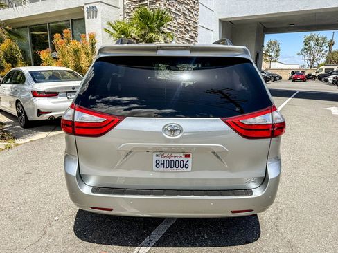 Used 2019 Toyota Sienna XLE w/ XLE Navigation Package AWD/4WD image 12