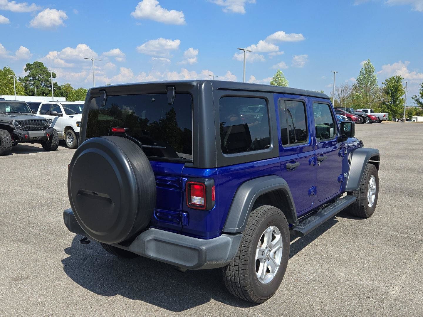 Used 2018 Jeep Wrangler Unlimited Sport S AWD/4WD image 7