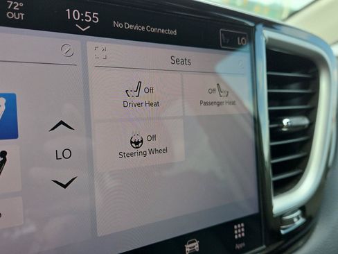 Used 2024 Chrysler Pacifica Touring-L FWD image 32