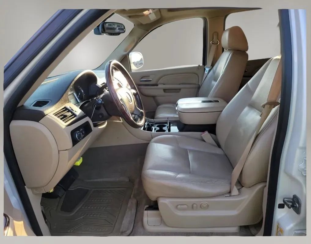 Used 2010 Cadillac Escalade ESV Premium RWD image 5