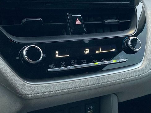 Used 2022 Toyota Corolla Cross L image 19