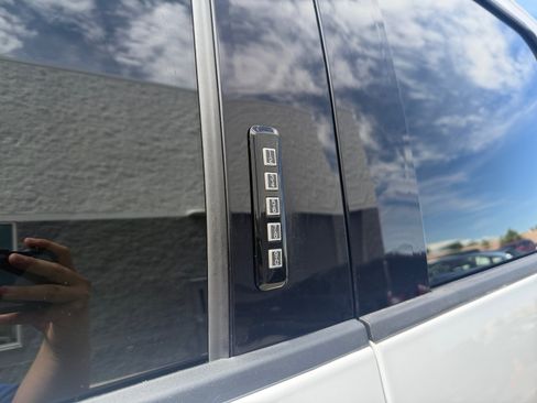 Used 2018 Ford F150 XLT w/ Equipment Group 302A Luxury AWD/4WD image 15