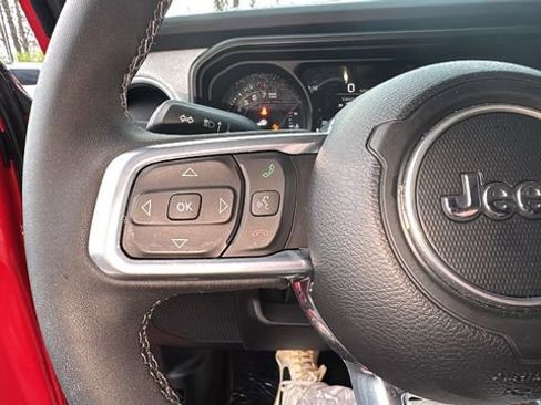 Used 2025 Jeep Wrangler Unlimited Sahara image 17