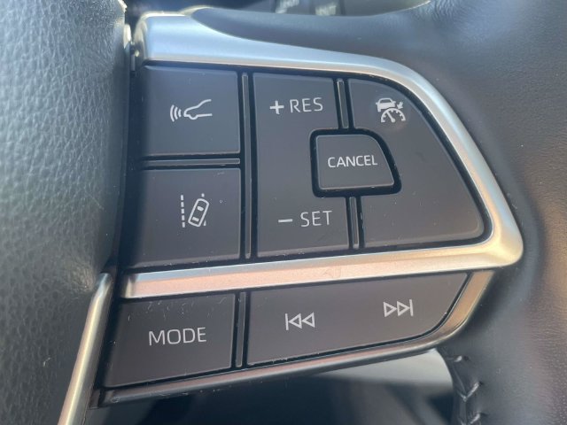 Used 2023 Toyota Highlander Limited FWD image 23