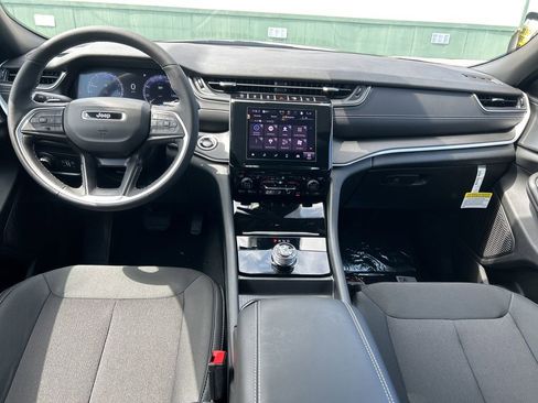 New 2025 Jeep Grand Cherokee Laredo X w/ Luxury Tech Group I image 32