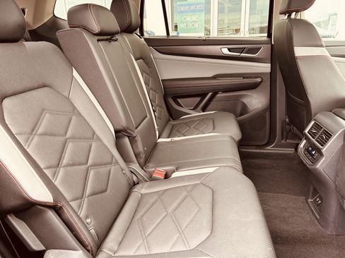 Certified 2025 Volkswagen Atlas Peak Edition SE image 29