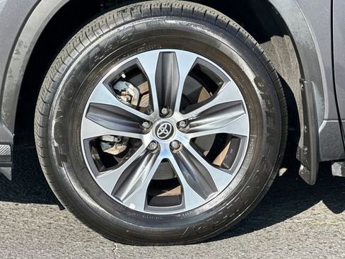 Certified 2023 Toyota Highlander XLE image 39