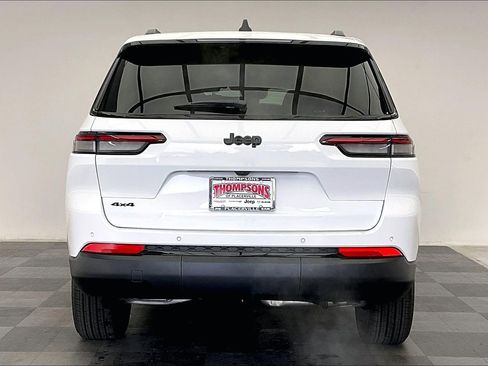 New 2025 Jeep Grand Cherokee L Altitude image 3