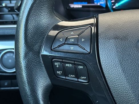 Used 2017 Ford Explorer XLT w/ Equipment Group 202A FWD image 27
