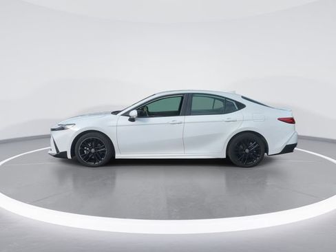 Used 2025 Toyota Camry SE FWD image 5