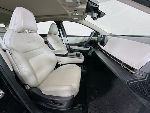 Used 2024 Nissan Ariya AWD image 33