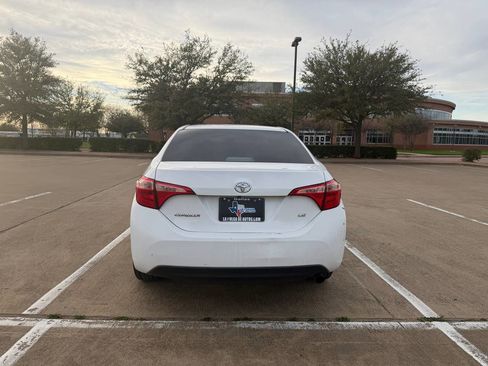 Used 2018 Toyota Corolla LE image 4