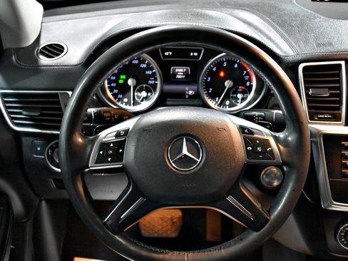 Used 2016 Mercedes-Benz GL 450 4MATIC image 40