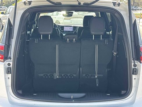 New 2026 Chrysler Pacifica Select image 17