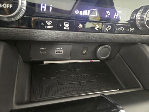 New 2025 Mitsubishi Outlander SE image 29