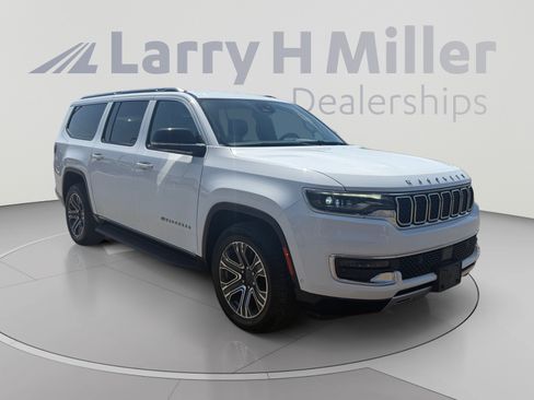 Used 2024 Jeep Wagoneer L Series II w/ Flexible Seating Group RWD image 7
