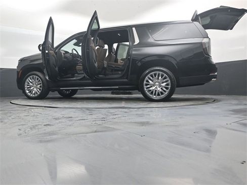 Used 2025 Chevrolet Suburban High Country w/ LPO, Illumination Package image 59