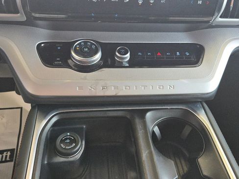 Used 2025 Ford Expedition Max Active AWD/4WD image 17
