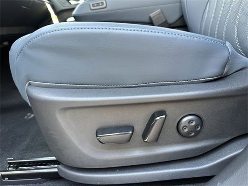 New 2025 Nissan Ariya Platinum image 27