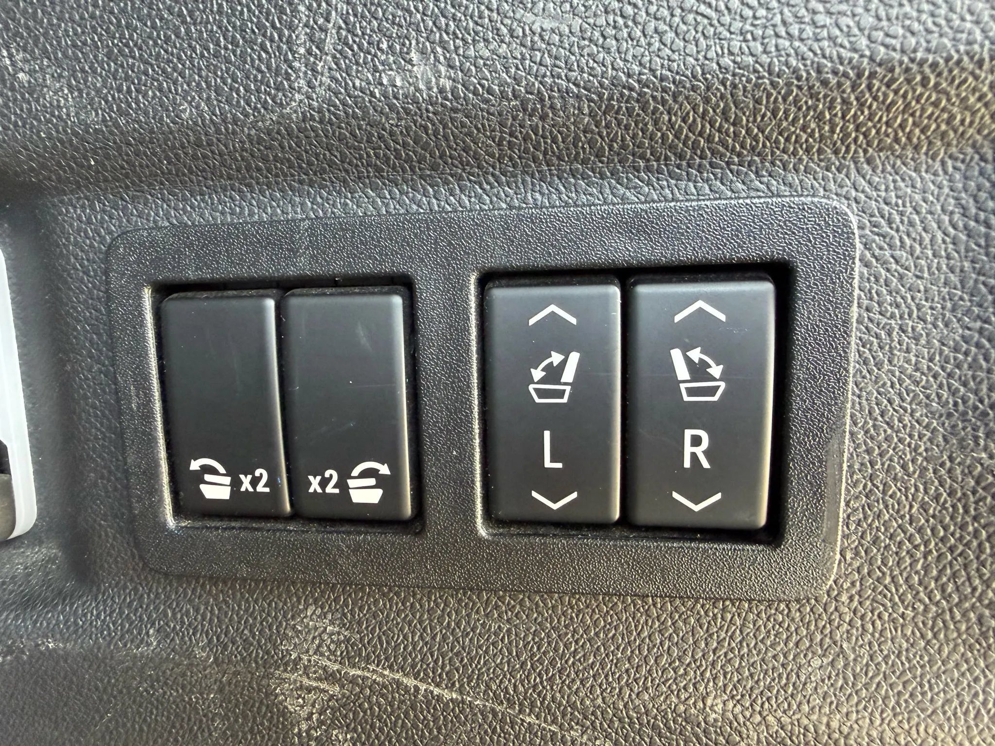 Used 2021 Chevrolet Tahoe Premier AWD/4WD image 16