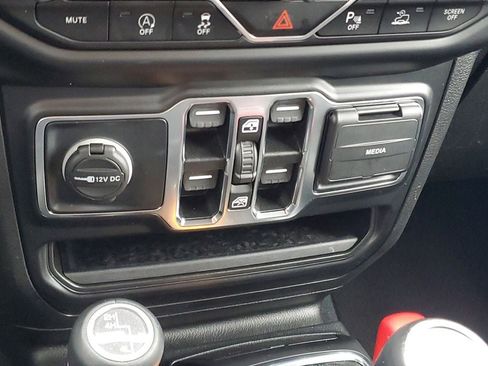 Used 2022 Jeep Wrangler Unlimited Sahara image 19