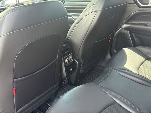 Used 2022 Jeep Compass Trailhawk w/ Trailhawk Convenience Group AWD/4WD image 31