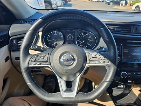 Used 2018 Nissan Rogue SL w/ Premium Package image 18