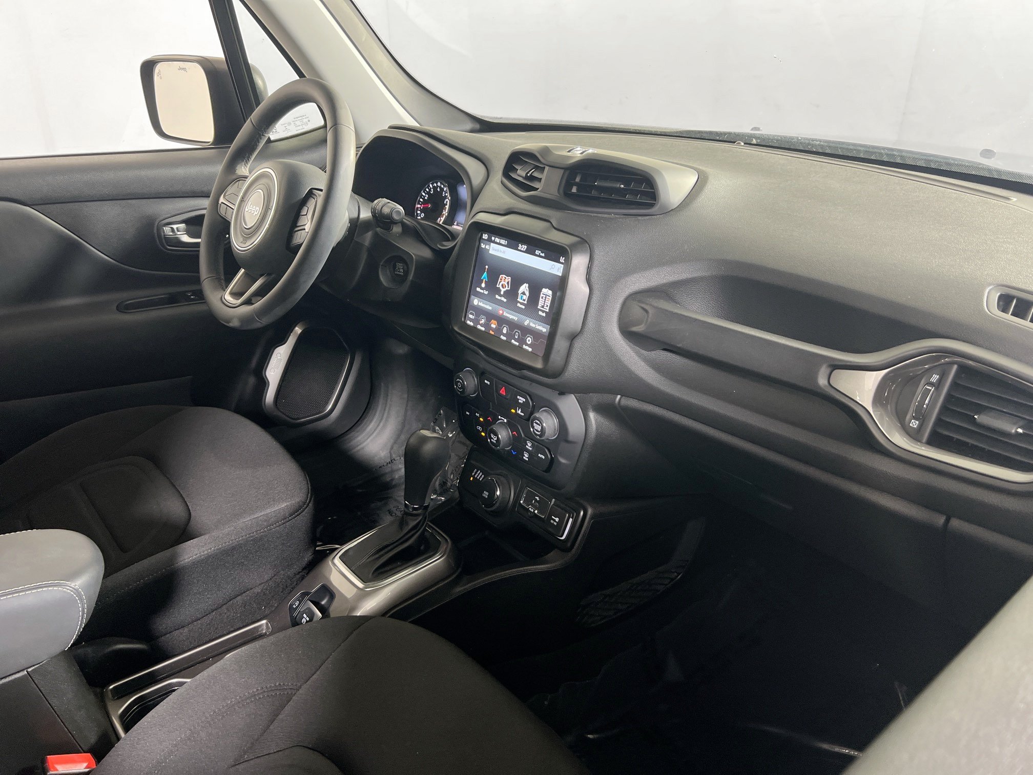 Used 2022 Jeep Renegade Latitude AWD/4WD image 27