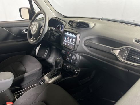 Used 2022 Jeep Renegade Latitude AWD/4WD image 27
