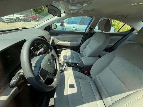 Used 2017 Hyundai Elantra SE FWD image 10