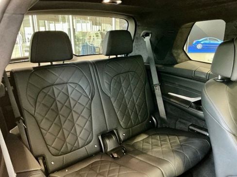 Used 2023 BMW X7 xDrive40i w/ M Sport Package AWD/4WD image 22