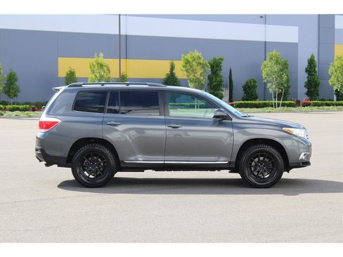 Used 2012 Toyota Highlander 4WD w/ Tech Pkg image 4