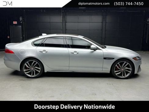 Used 2018 Jaguar XF S RWD image 8