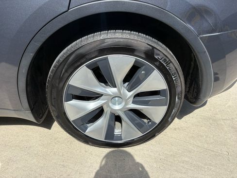 Used 2023 Tesla Model Y 2WD image 14