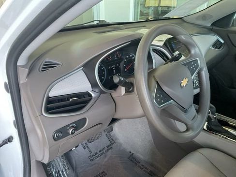Used 2022 Chevrolet Malibu LT FWD image 14