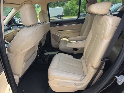 Used 2022 Jeep Grand Cherokee L Limited AWD/4WD image 11