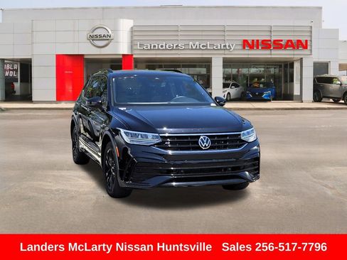 Used 2022 Volkswagen Tiguan SE R-Line image 1