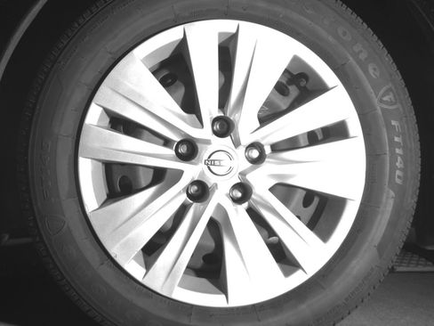 Used 2025 Nissan Sentra S image 12