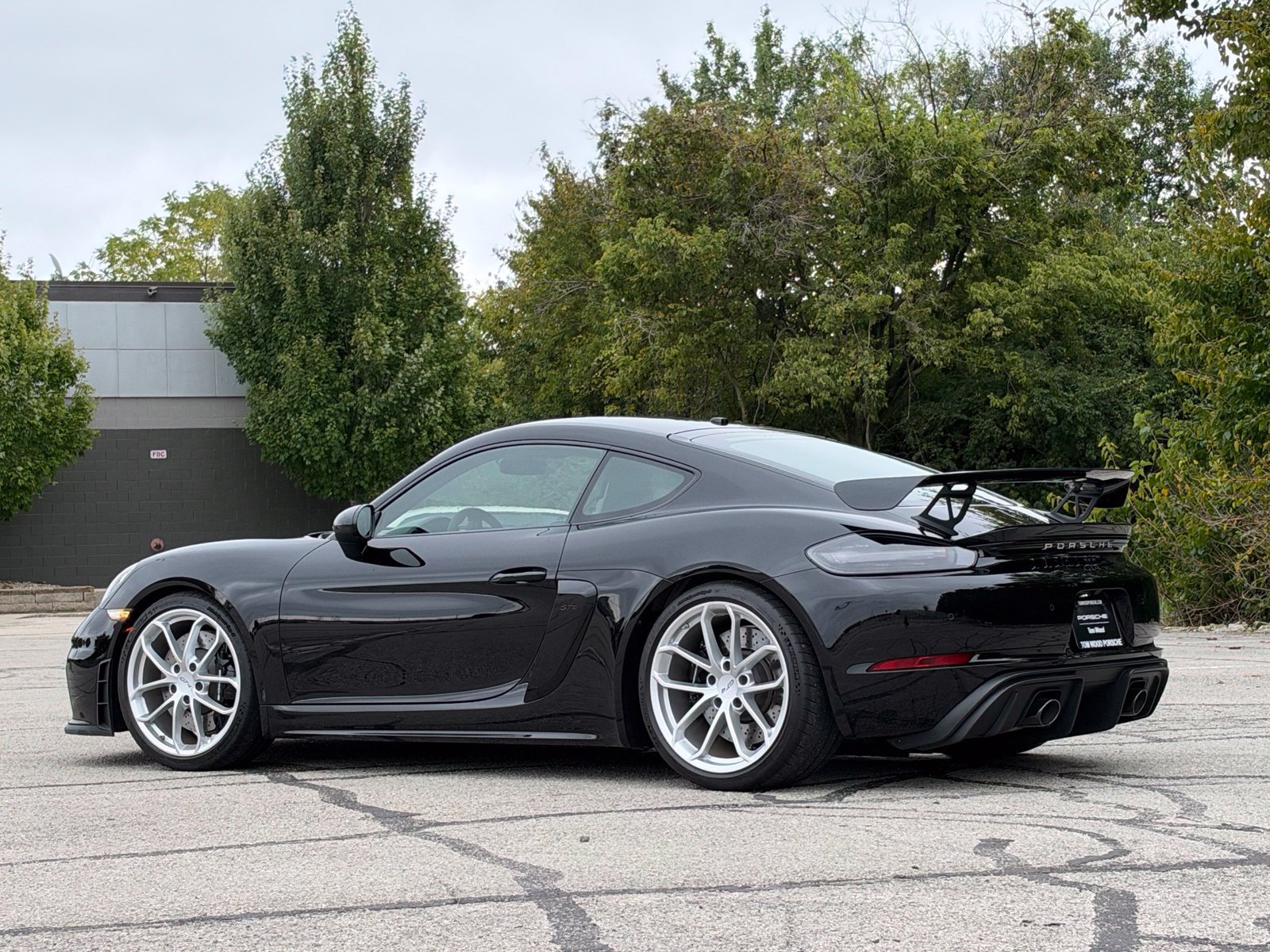 Used 2020 Porsche 718 Cayman GT4 RWD image 3