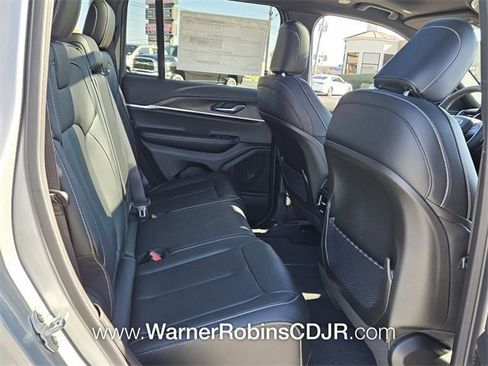 New 2025 Jeep Grand Cherokee Limited w/ Black Appearance Package image 16