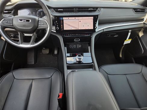 New 2026 Jeep Grand Cherokee L Limited image 9